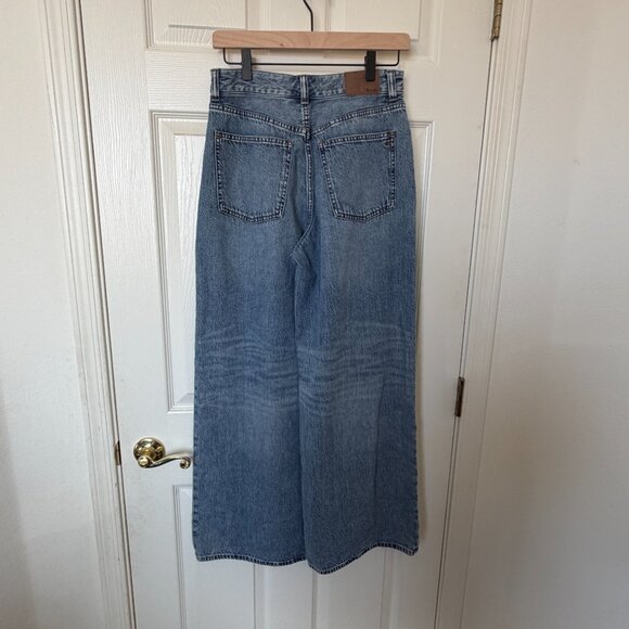 Madewell Curvy Superwide-Leg Jeans in Billings Wash: Airy Denim Edition (27) - Picture 6 of 12